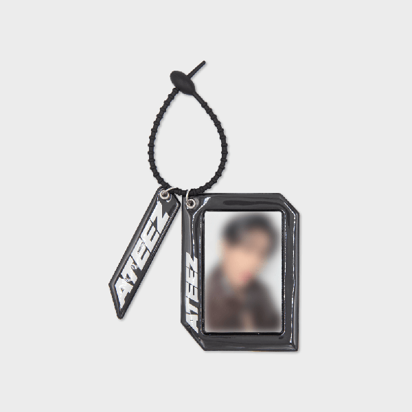 ATEEZ フォトカードホルダーキーリング ヨサン ATEEZ サン フォトカードホルダー キーリング - メルカリ