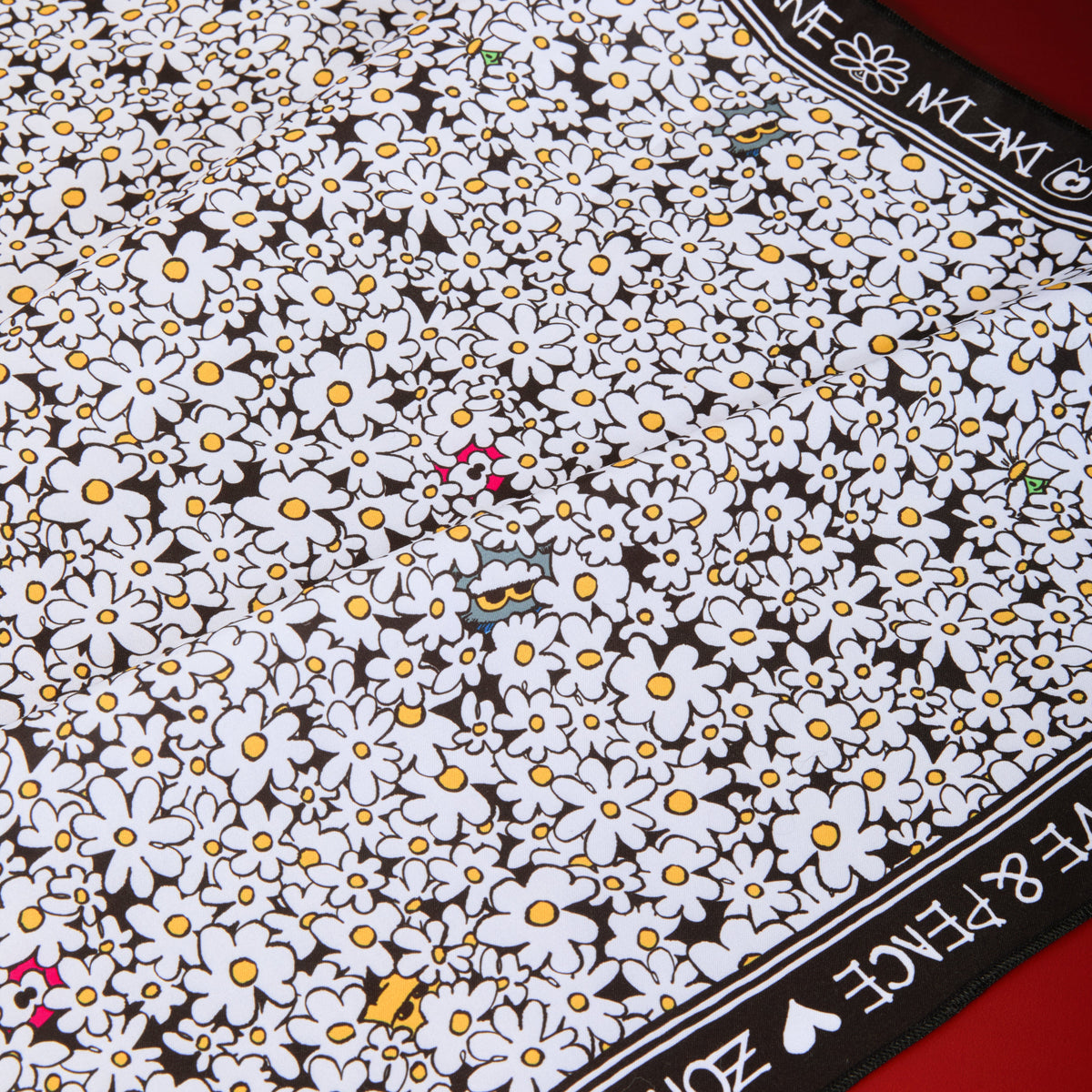 G-DRAGON ZOandFRIENDS Scarf ZOAful Days POP-UP - Main Image 2