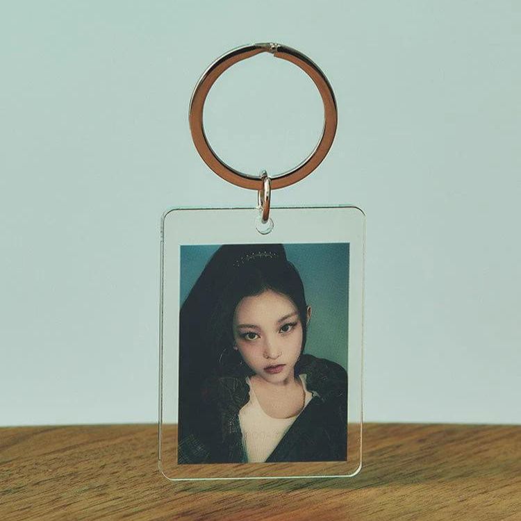 NewJeans Acrylic Photo Keyring - main image 5