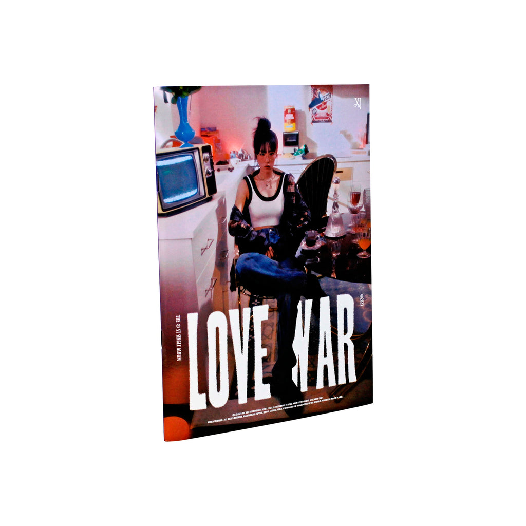 YENA - 1er Single Album [Love War] (Version War) – Livre Photo + Autocollants + Cartes Photo + CD + Poster + Goodies - 12